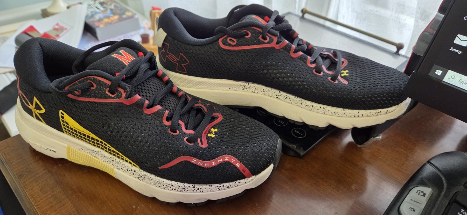 SAOLA Scarpe da corsa Under Armour HOVR Infinite 5 University Maryland nere donna 7 5