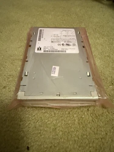 IOMEGA 100MB Zip SCSI Z100si Internal NEW