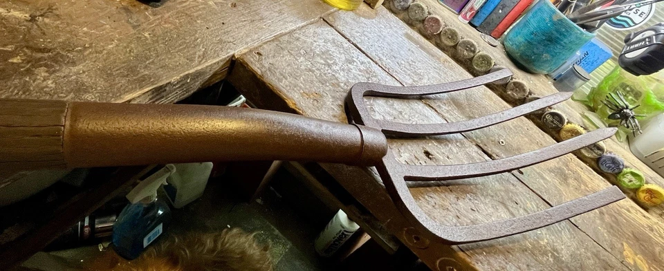 "Antiguo tenedor para patatas de finales del siglo XIX a principios del siglo XX 41"" de alto" Foto 3 de 4