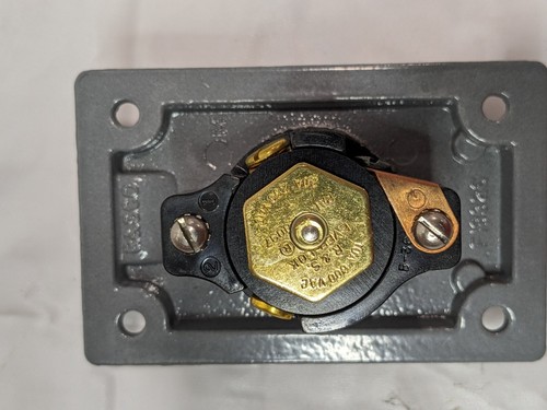 Thomas & Betts Russellstoll Screw Cap Receptacle FS/FD 2P-3W 250V 20A 3743-RS - Picture 9 of 13