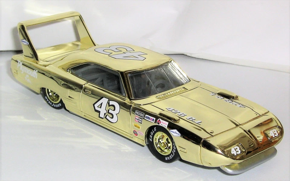 1/43 = ORO NASCAR LEGEND / RICHARD PETTY / 1970 70 PLYMOUTH SUPERBIRD coche de carreras Foto 3 de 4