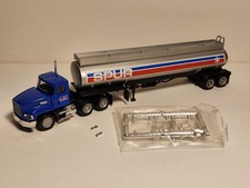 Herpa Promotex Spur Mack CH603 w/ 40 Tanker T...