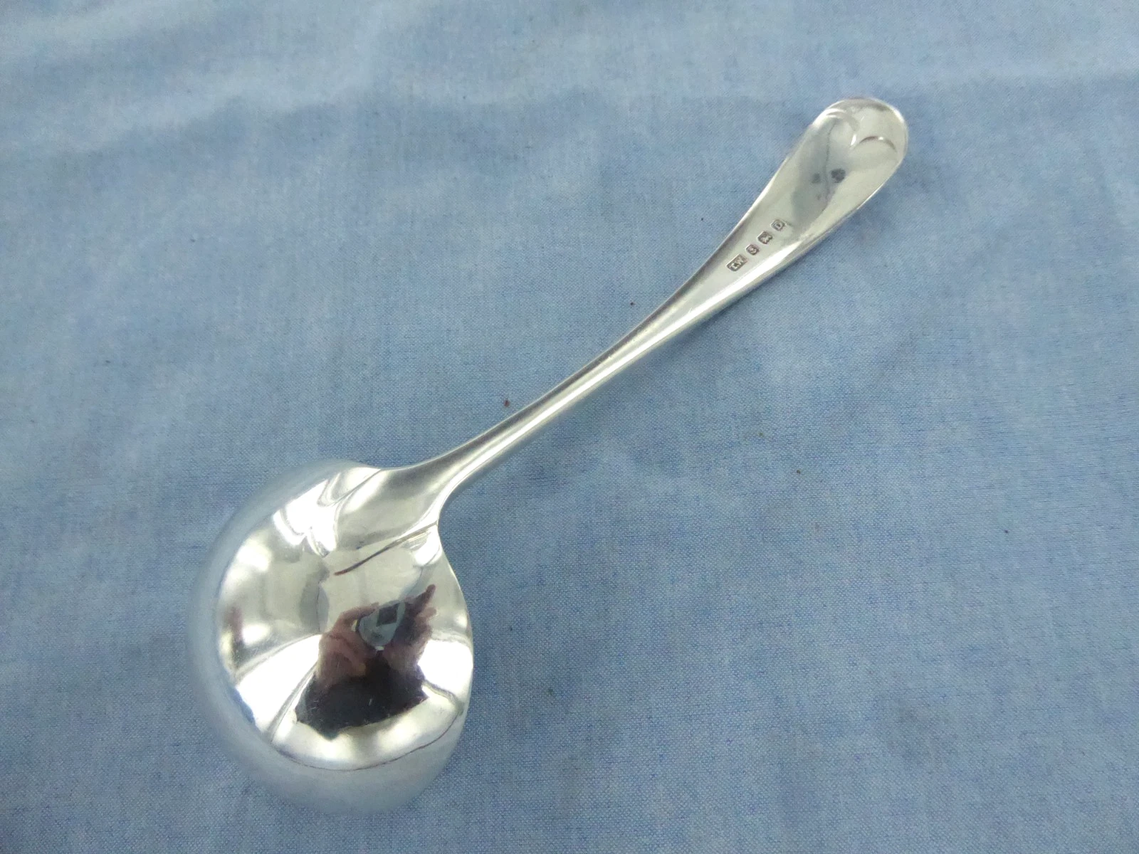 AN ANTIQUE STERLING SILVER, OLD ENGLISH SAUCE LADLE. SHEFFIELD 1903.
Opens in a new window or tab