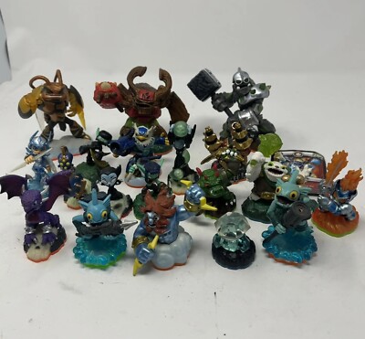 Lot of 18 Skylanders Figures Assorted