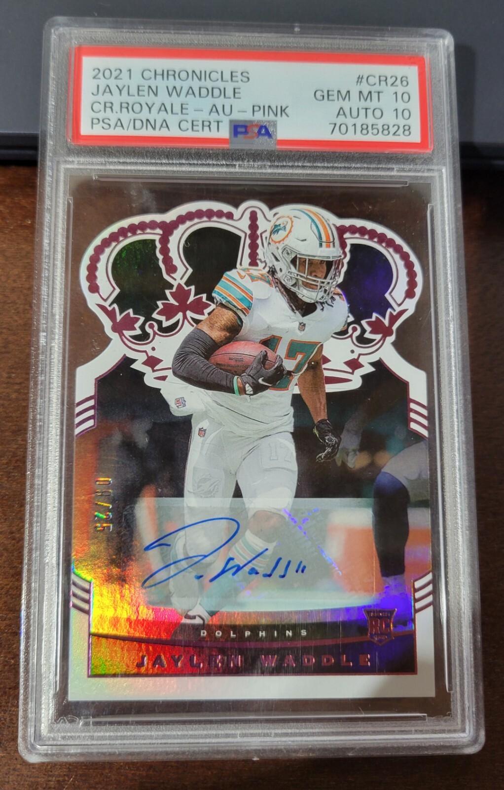 Jaylen Waddle Panini Chronicles Crown Royale #CR26 Autograph-Pink