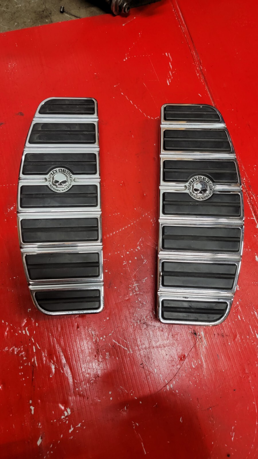 Harley Willie G Skull floorboard inserts Electra Softail Streetglide