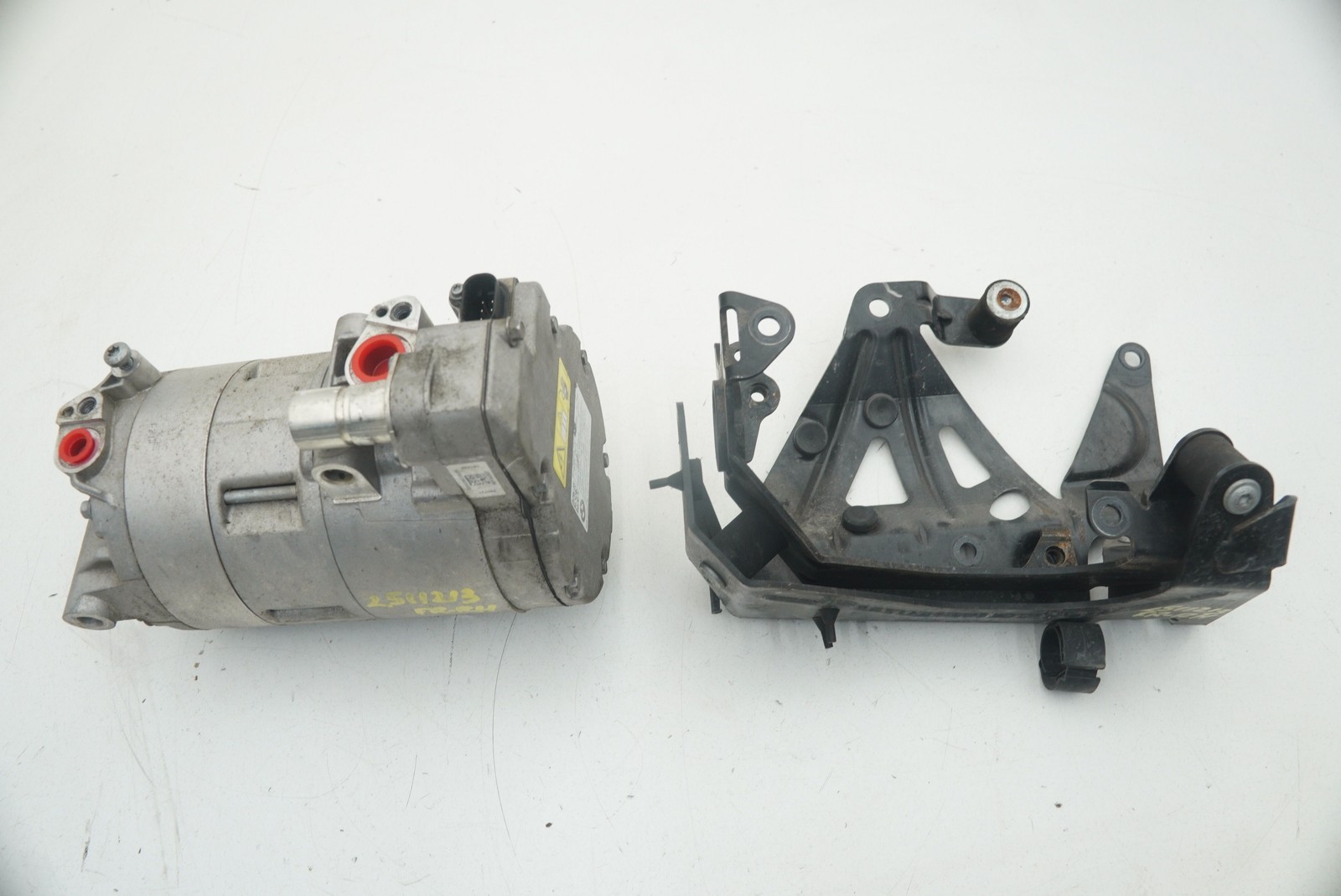 Electric AC Air Conditioning Compressor 64529496108 OEM BMW i8 2014-20