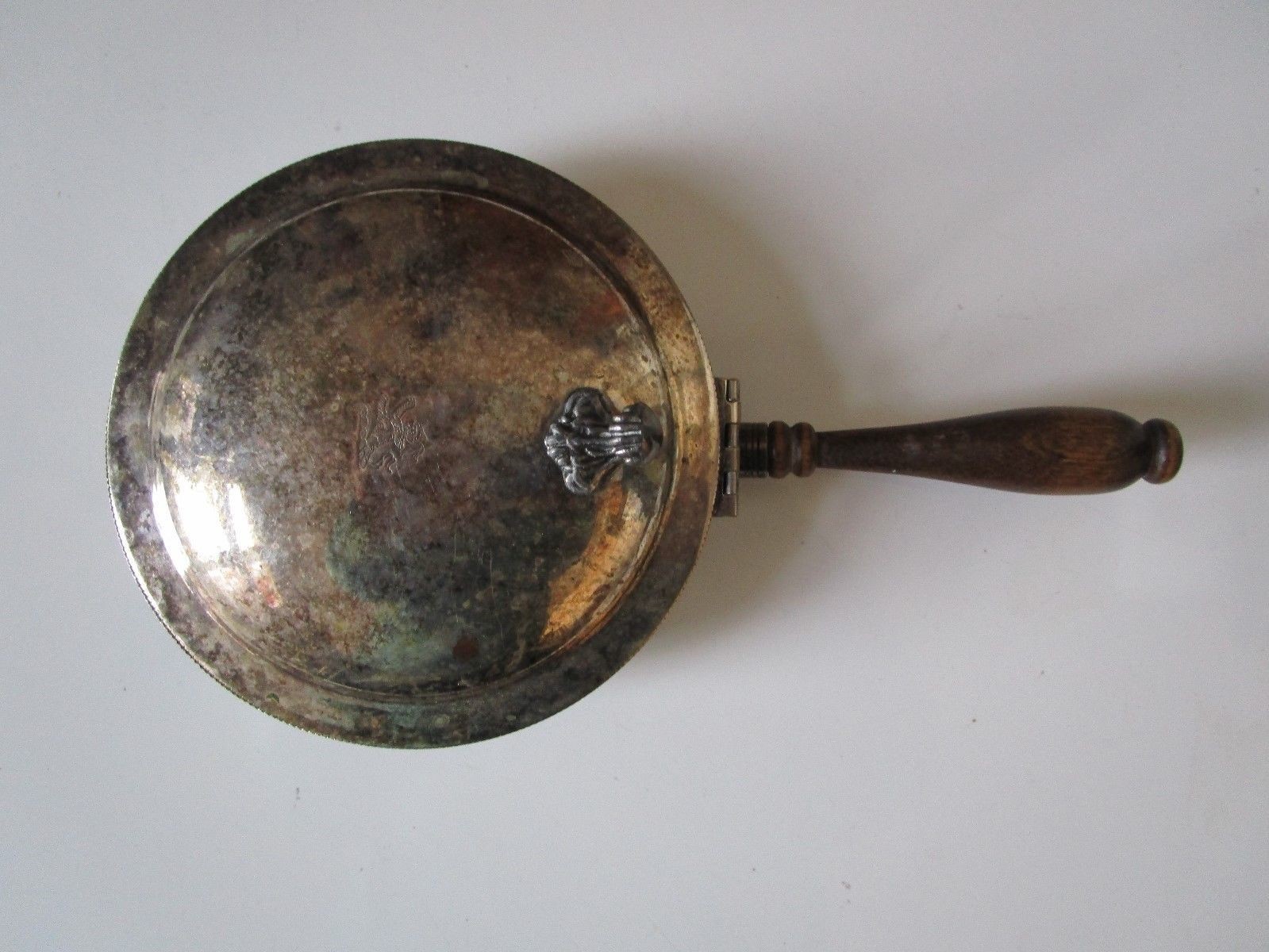 English Silver MFG Corp Silver Plated Round Lid Butter Pan W/Thumb Grip