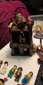 LEGO Pirates: Shipwreck Hideout (6253)96 % complete