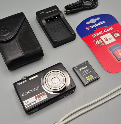 Nikon COOLPIX S220 kompakte digitale CCD Kamera Y2K GETESTET Ladegerät Akku SD Case