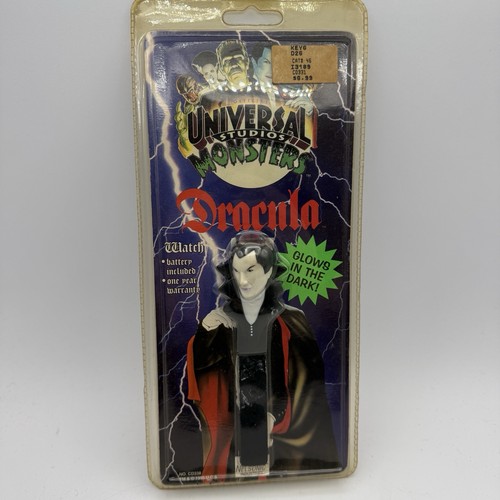 1995 Universal Studios Monsters  Dracula Glow In The Dark Watch  NOS