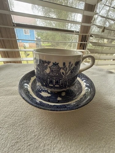 Vintage Johnson Bros England “Blue Willow” Cup & Saucer Set – Classic Blue & Whi