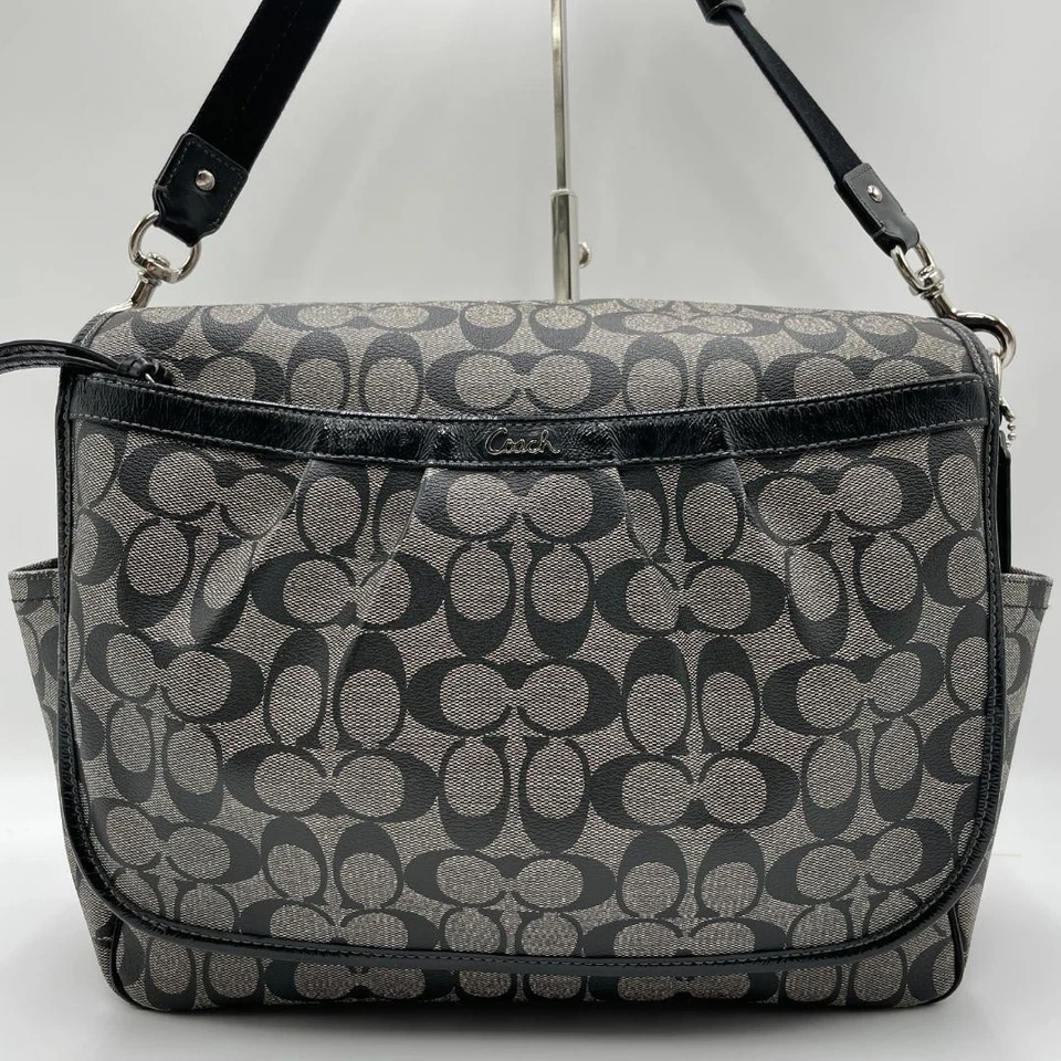 Bolso Mensajero COACH Cuero PVC Negro Firma Buen Estado Foto 2 de 4