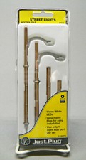 WOODLAND SCENICS WOODEN POLE STREET LIGHTS 2 PACK O GAUGE JP5646 WDS5646 NEW