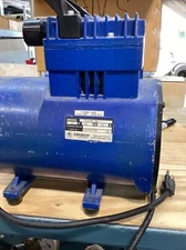 Thomas Industries Model 707CE82-841 single clyd. vacuum pump 115v