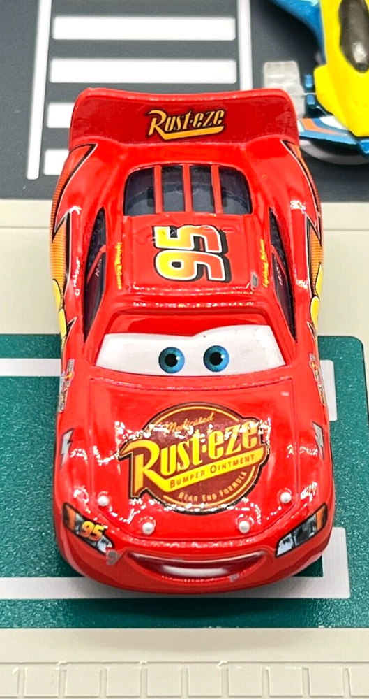 Disney Pixar Cars Rust-Eze Lightning McQueen #95 Diecast Racecar