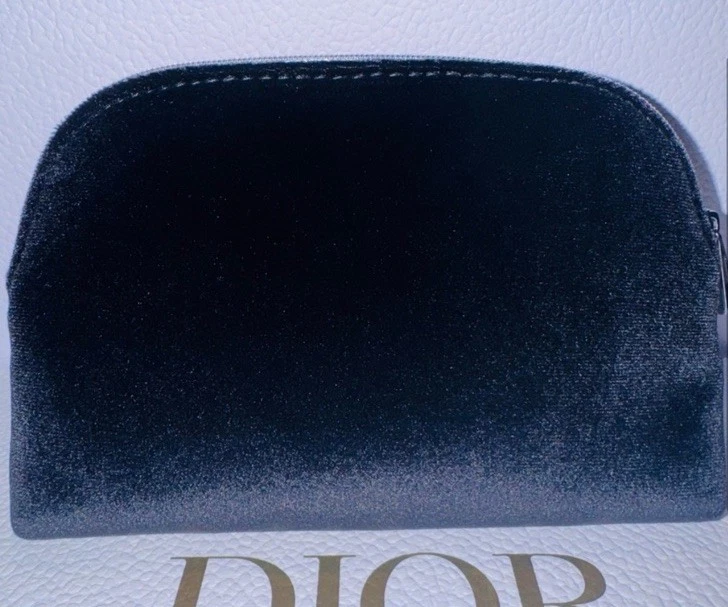 Bolsa de cosméticos de maquillaje de terciopelo negro Dior con doble cremallera plateada | Nueva en caja Foto 2 de 3