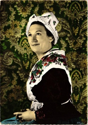 CPM Chale-Bonnet et rubans Auvergnats FOLKLORE (753177)