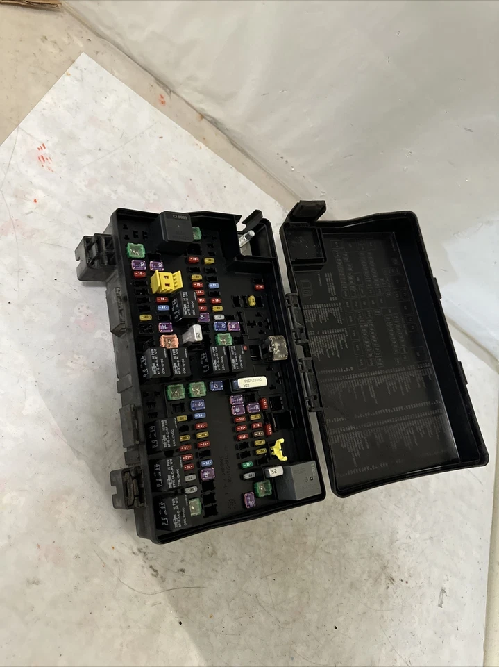 RAM 1500 2016 módulo de control de potencia integrado caja de fusibles OEM P68258535AA Foto 3 de 4