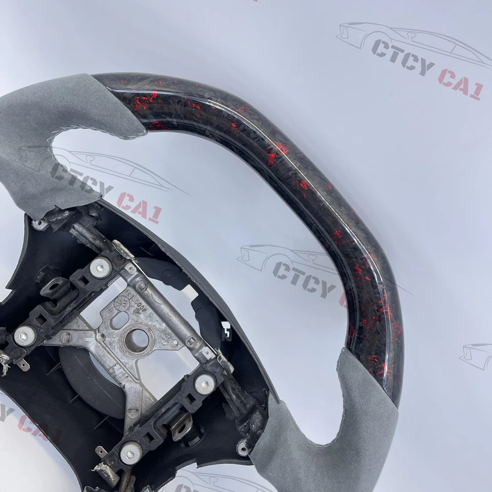 Volante de fibra de carbono forjado personalizado con escamas para Ford Mustang 1999-2004 Foto 4 de 4