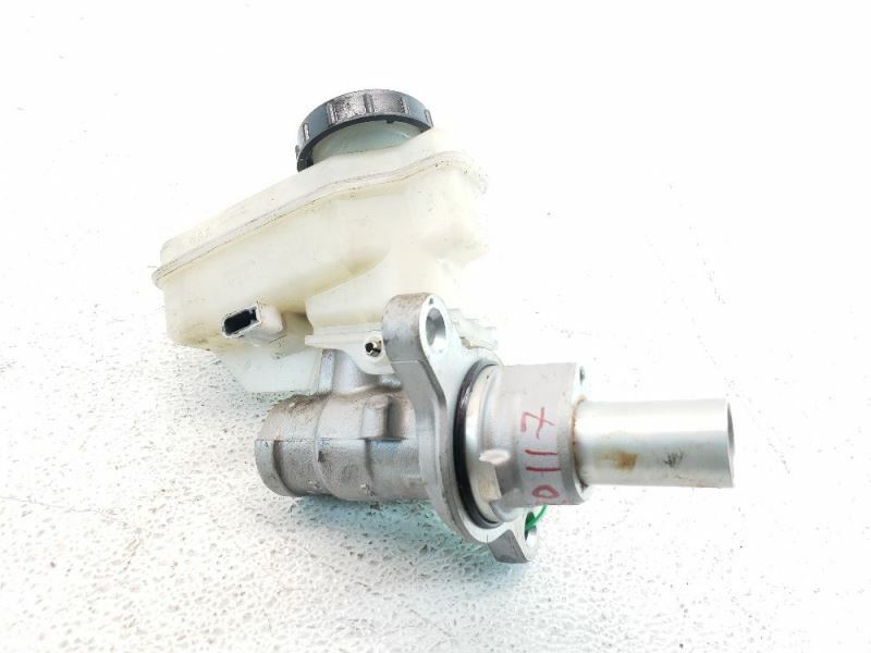 0919 Nissan 370z 0913 G37 0912 EX35 OEM Brake Master Cylinder