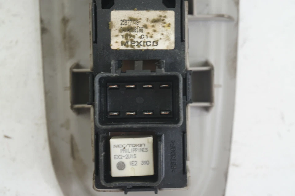 Interruptor de janela 2011 Chevrolet Traverse L Left Driver fabricante de equipamento original 25868362 - Imagem 4 de 4