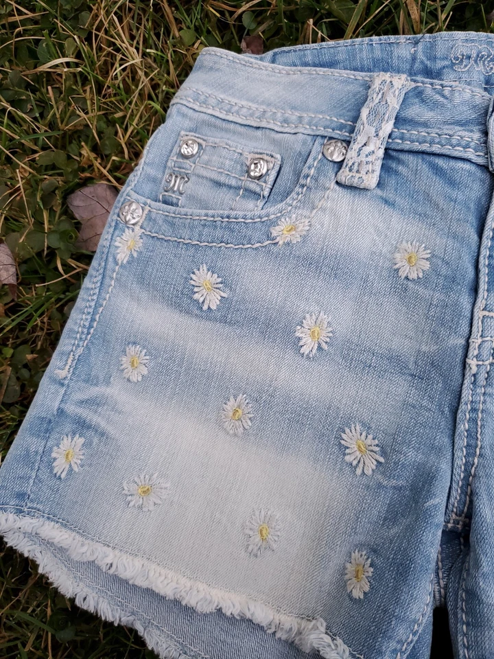 Pantalones cortos de mezclilla Miss Me para niñas margarita flores bordados talla 14 jean Jk72634 Foto 2 de 4