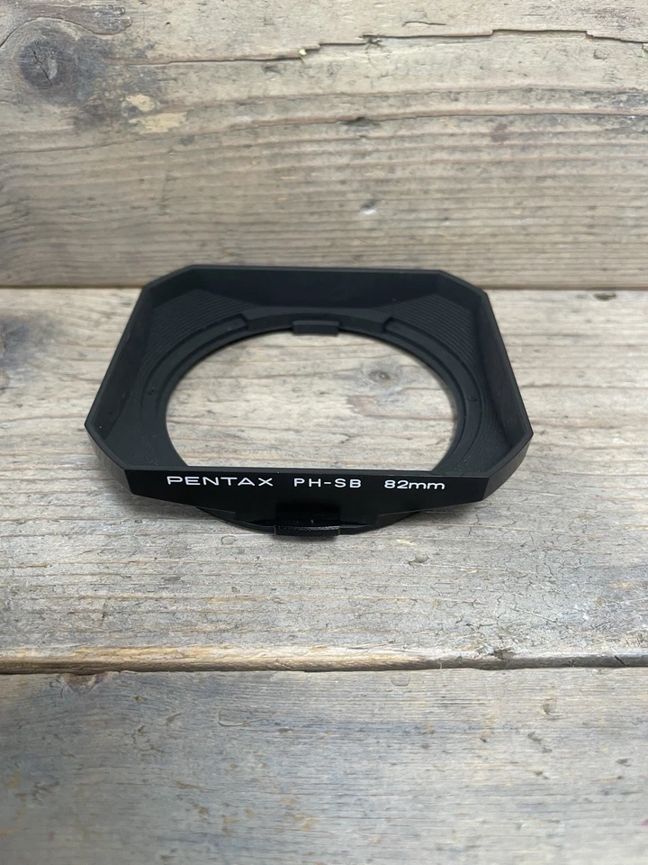 Near mint Pentax PH-SB 82mm Camera Lens Hood For 67 / 6x7 45mm f/4 w/ Case - Image 2 of 4