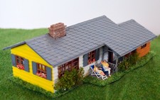 Faller H0 B 263, Ranchhaus/ Ferienhaus mit Figuren, fertig gebaut, dekoriert