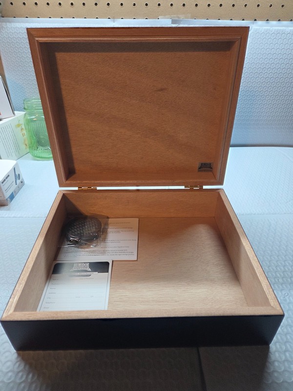 Humidor Supreme Executive Mahogany Travel Humidor with Humidifier - NEW