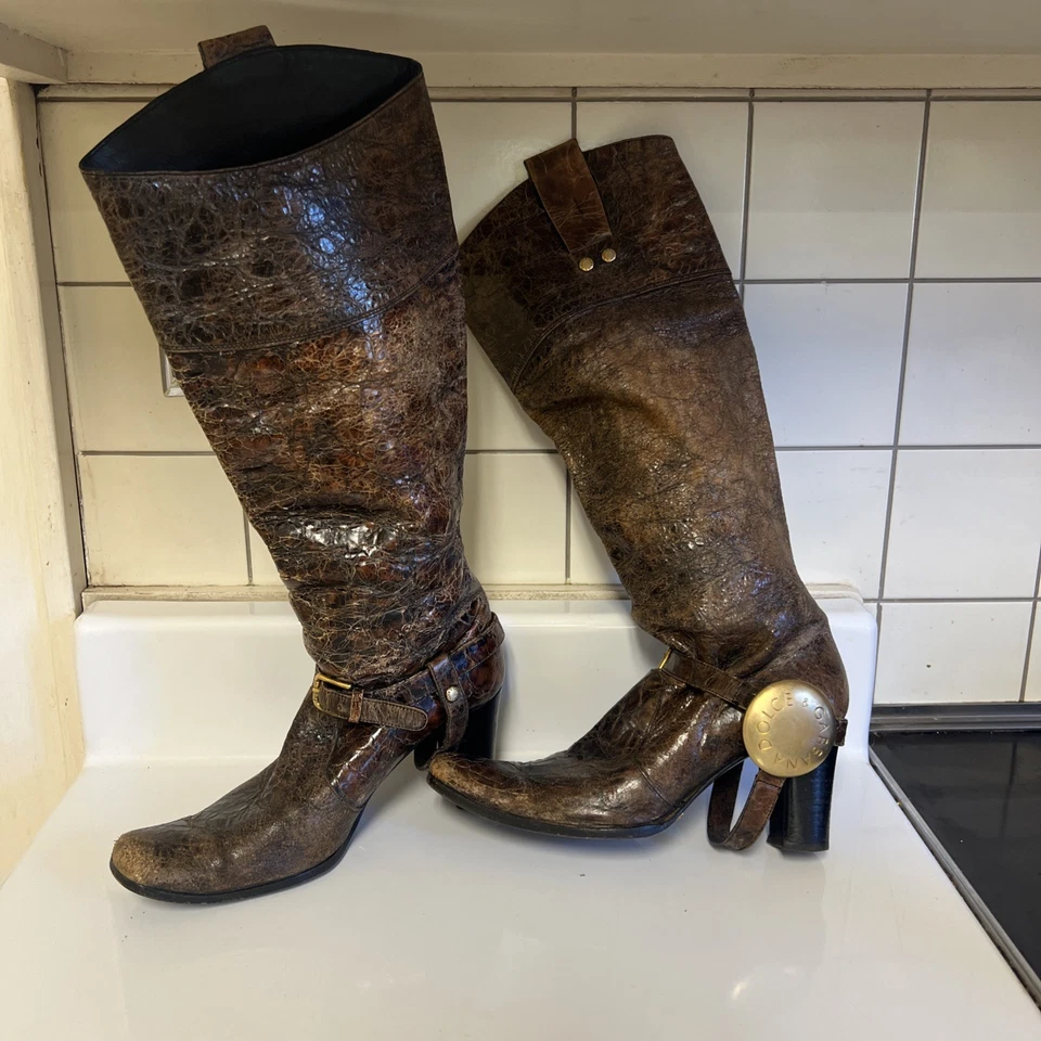 Botas de tacón de charol envejecido Dolce & Gabbana vintage para dama talla 36,6  Foto 2 de 4