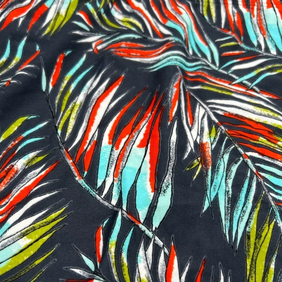 Blusa de banho Mossimo tankini tamanho XL. A cor base é ardósia com laranja azul e verde - Imagem 4 de 4