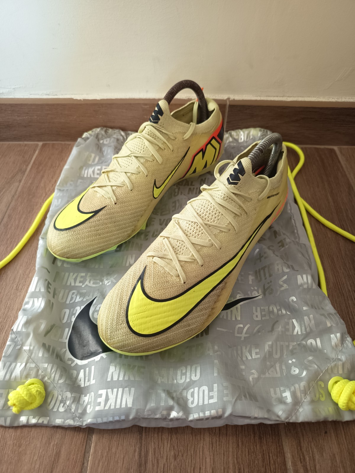 Nike Mercurial scarpe da calcio EU 42,5 beige/giallo con dettagli rosso/nero (2)