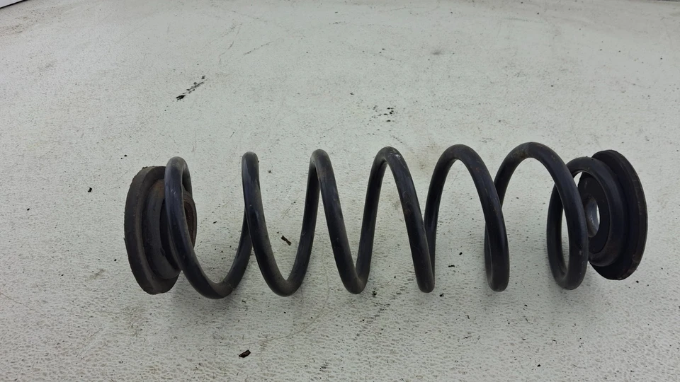 Muelle helicoidal trasero izquierdo o derecho Volkswagen Passat 2012-2019 tracción delantera OEM Foto 2 de 4