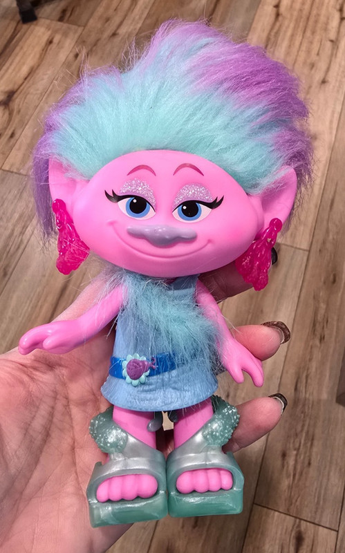 2015 Hasbro Troll Doll Satin with shoes, earrings and dress