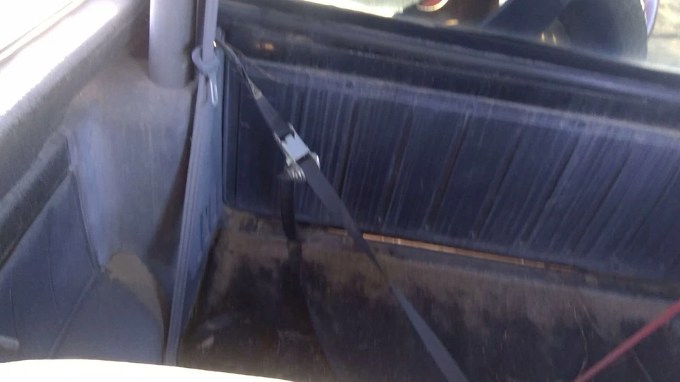 Cinturón de seguridad trasero derecho 96 Geo Tracker pasajero retractor hombro OEM negro Foto 4 de 4