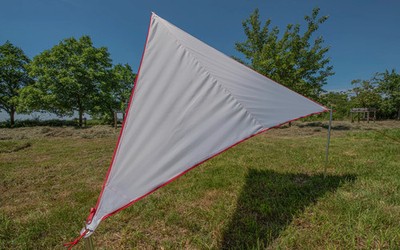 Bent Zip-Canvas Sonnensegel Grau/RV Rot