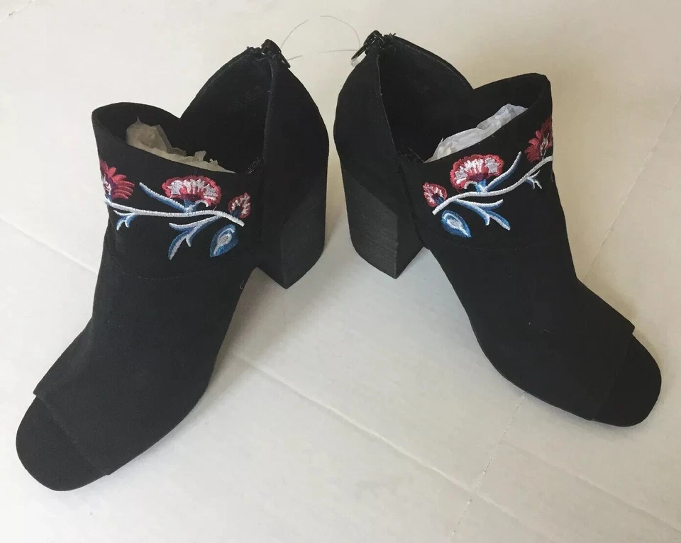 “Talana” by Carlos Santana Black Embroidered Peep-Toe Booties 10M NWOB - Image 3 of 4