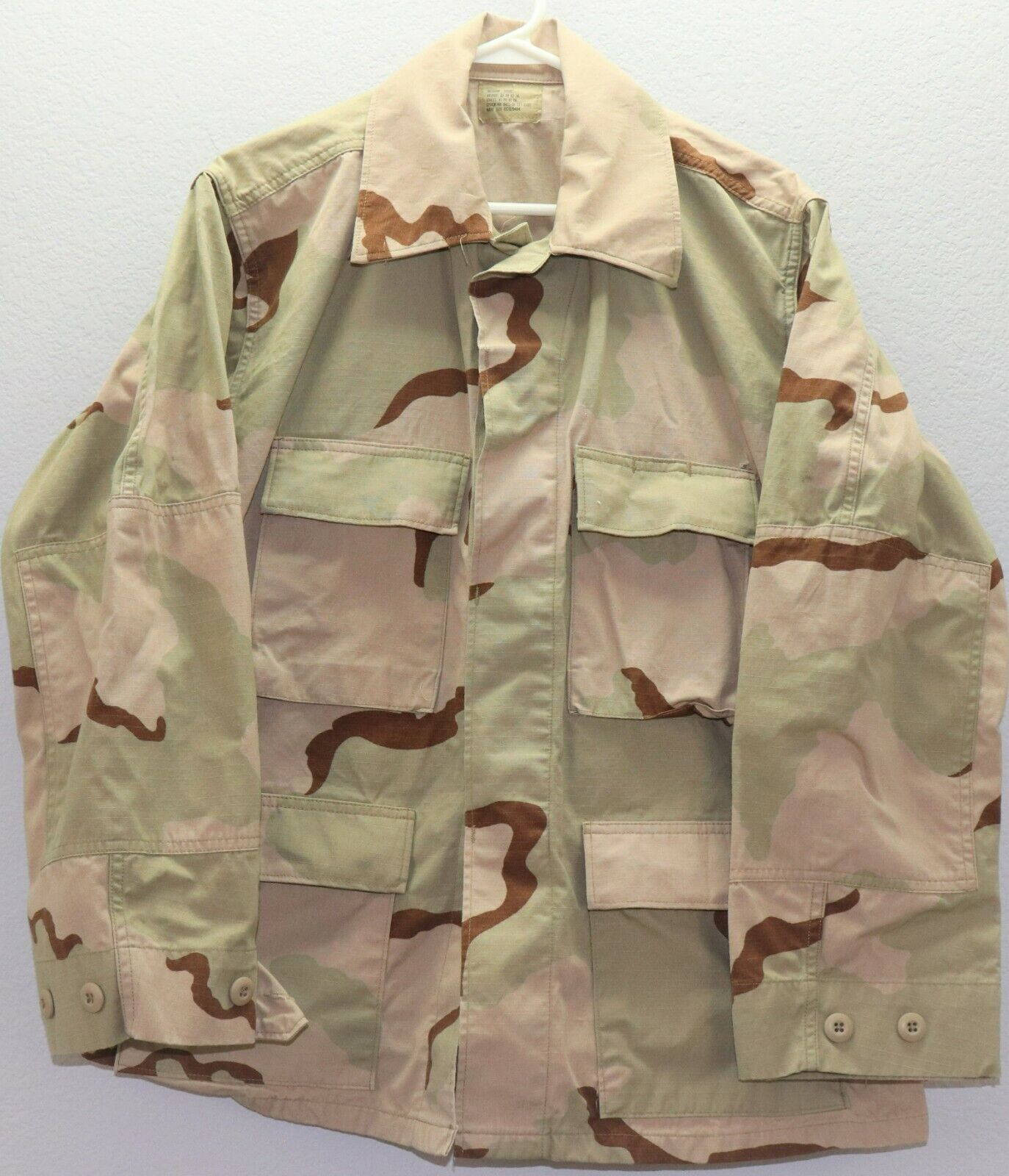 US Desert Camouflage Pattern Combat Coat shirt size Medium short used M899