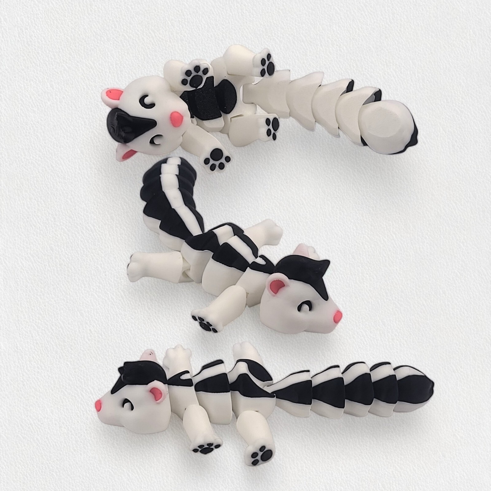 Colorful Articulated Skunk Desk Buddy - 3D Printed Fidget Toy for Stress Relief!