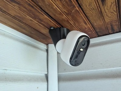 Arlo 2. Gen Essentials Deckenhalterung - Sichere Kamerahalterung für Innen/Außen
