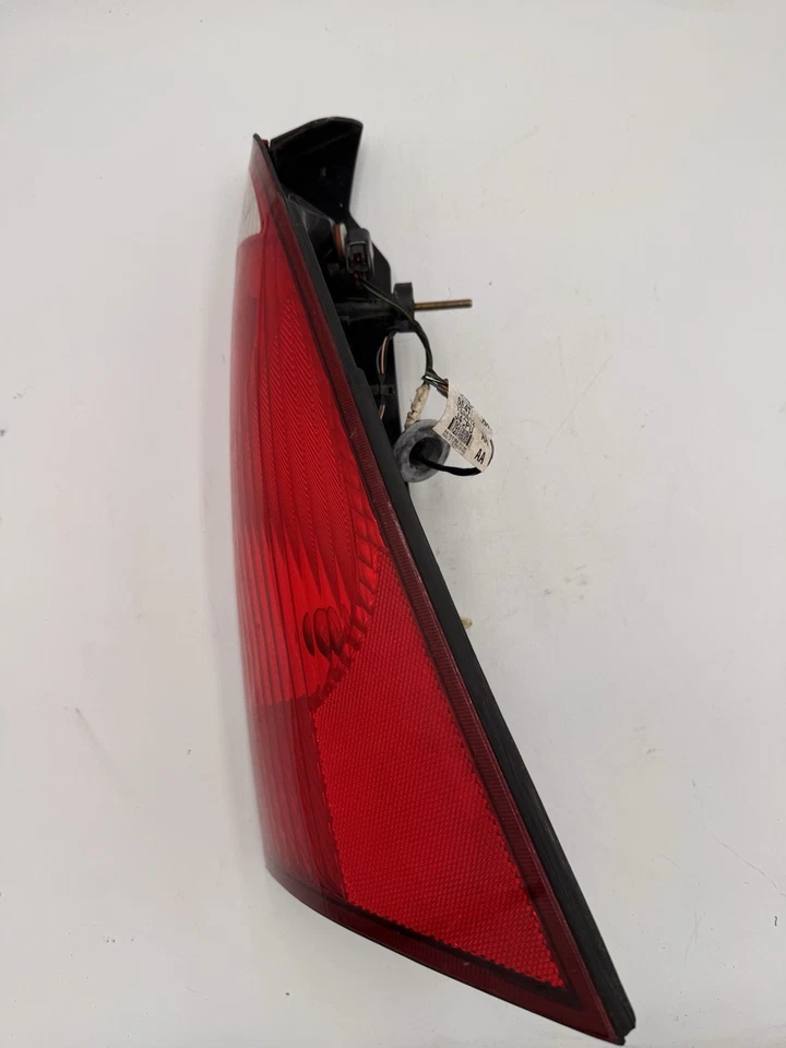 00 01 02 03 04 05 0 07 Ford Focus cpe lado conductor izquierdo luz trasera luz trasera Foto 2 de 4