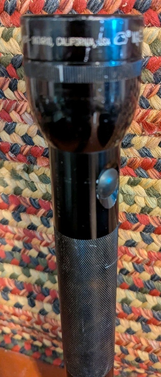 Vintage Maglite 4D Cell Black Flashlight 14-3/4