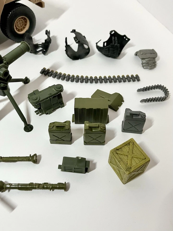 BBI Elite Force US Army M1114 Up Armored Humvee w/ The Corps Figures & Accessory - Image 4 of 4