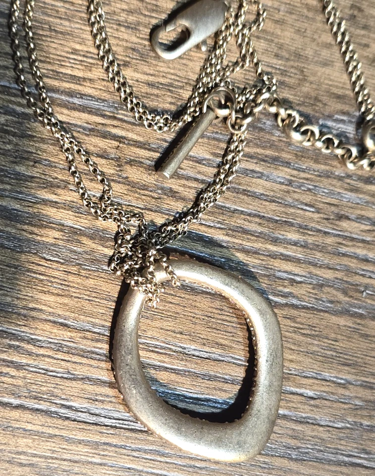 Colar de corrente dupla tom dourado Kenneth Cole com pingente abstrato de pavê de champanhe - Imagem 4 de 4