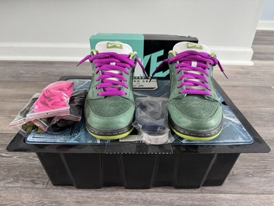 USED Nike Concepts Dunk SB Low Green Lobster size 11 (Special box) purple laces