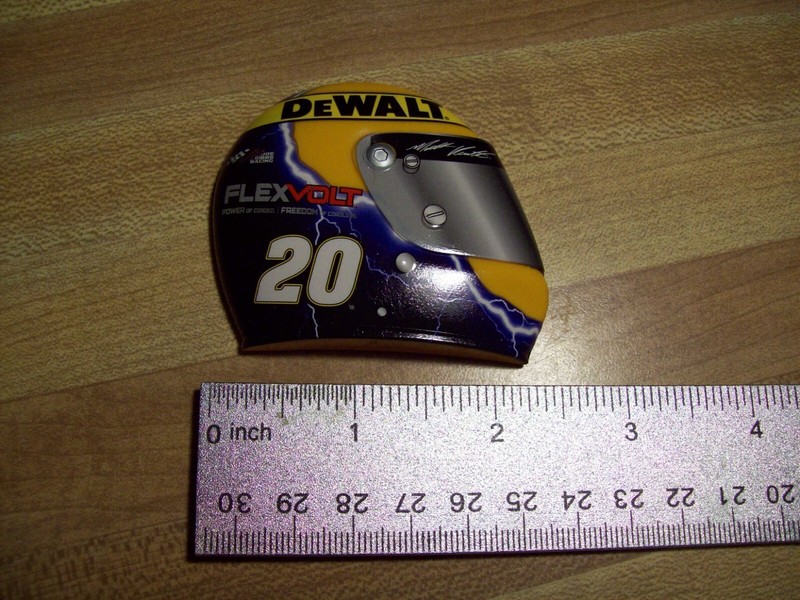 MATT KENSETH #20 DEWALT HELMET MAGNET NASCAR PREOWNED