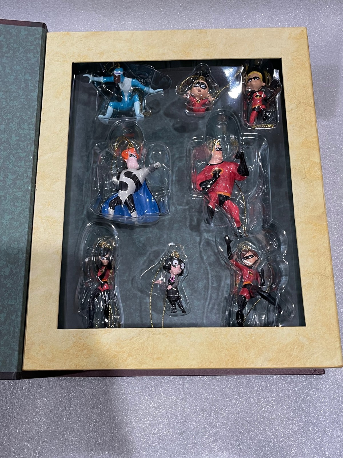 Disney Storybook Christmas Ornaments Set THE INCREDIBLES 8pc 44305 disney-storybook-christmas-ornaments-set-the-incredibles-8pc-44305