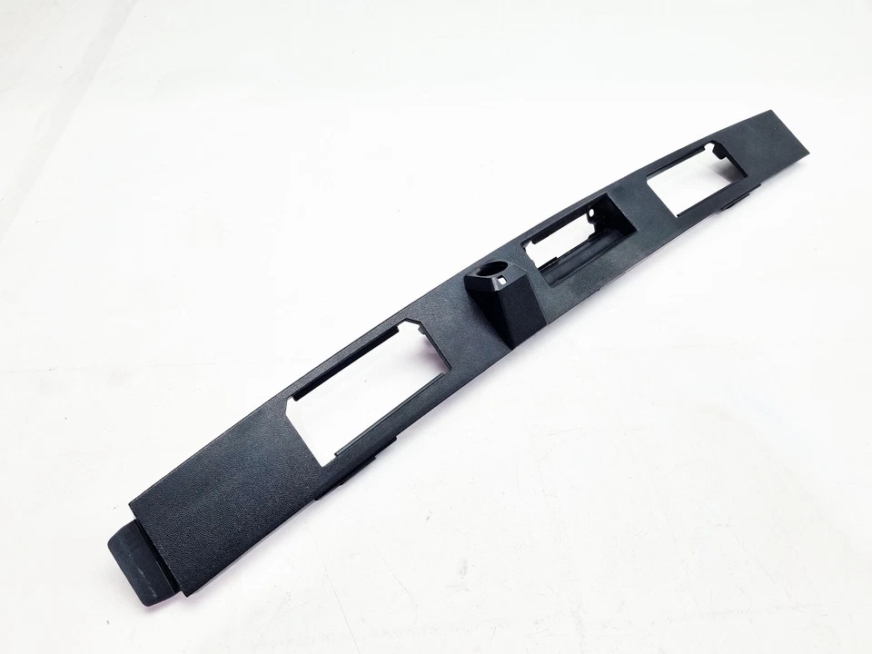 HYUNDAI TUCSON MK4 NX4 REAR TAILGATE NUMBER PLATE LIGHT MOUNT BRACKET PANEL 2023 - Image 3 of 4