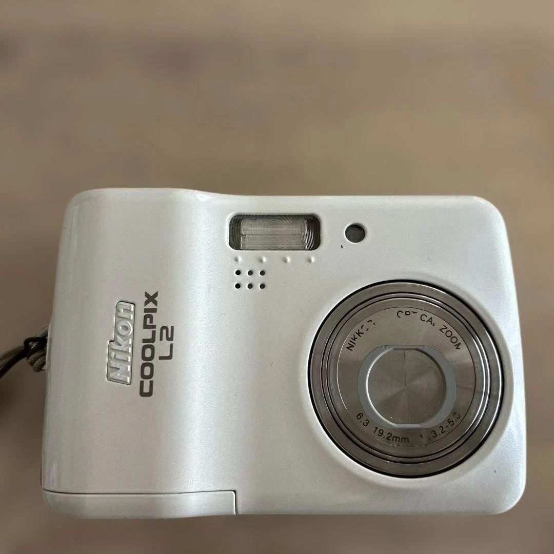 ホワイト L2 COOLPIX ニコンNikon ⭐️完動品⭐️ コンデジ NEWS ITmedia - L2」 ニコン、600万画素CCDのエントリーデジカメ「COOLPIX デジタルカメラ